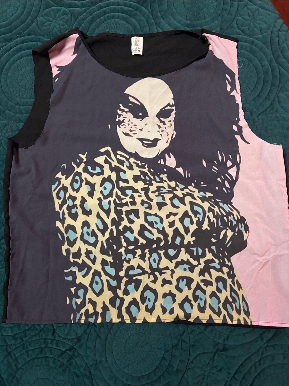 Graphic Leopard Print Sleeveless Top with Portrait